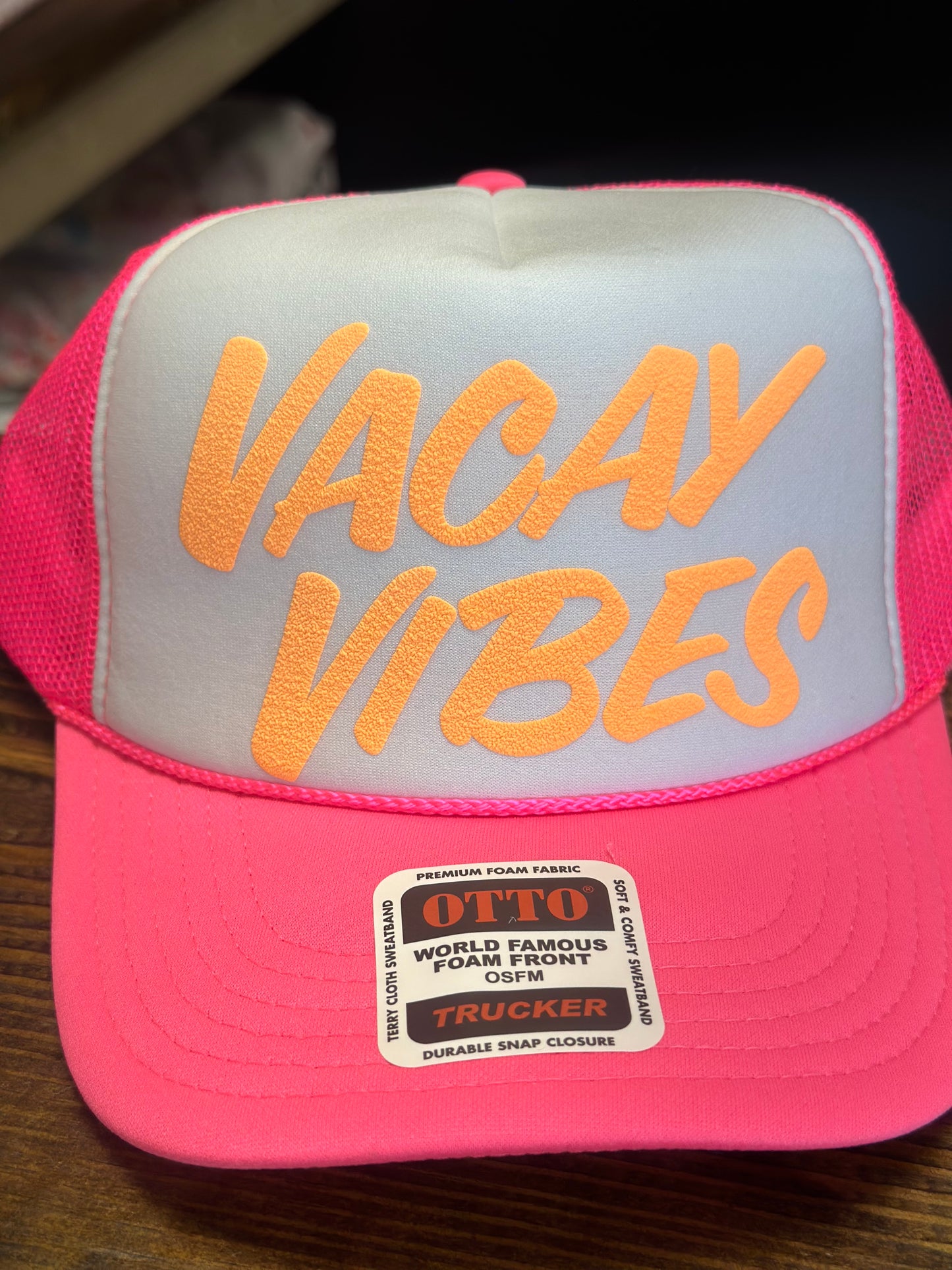 Vacay Vibes trucker Hat