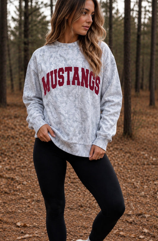 Appliqué Mustang camo crew neck